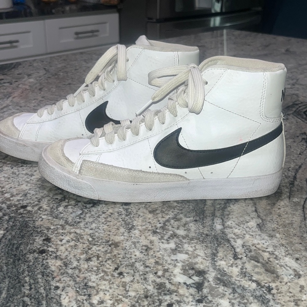 Nike blazers extremely good condition only worn 2x